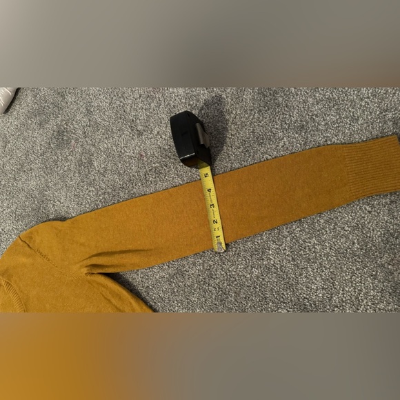 GAP Women’s Small Yellow U-Neck Button Cardigan - Picture 5 of 9